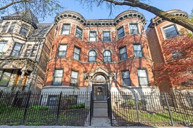 Building Photo - 5018 S Blackstone Ave Unit 101 Rental