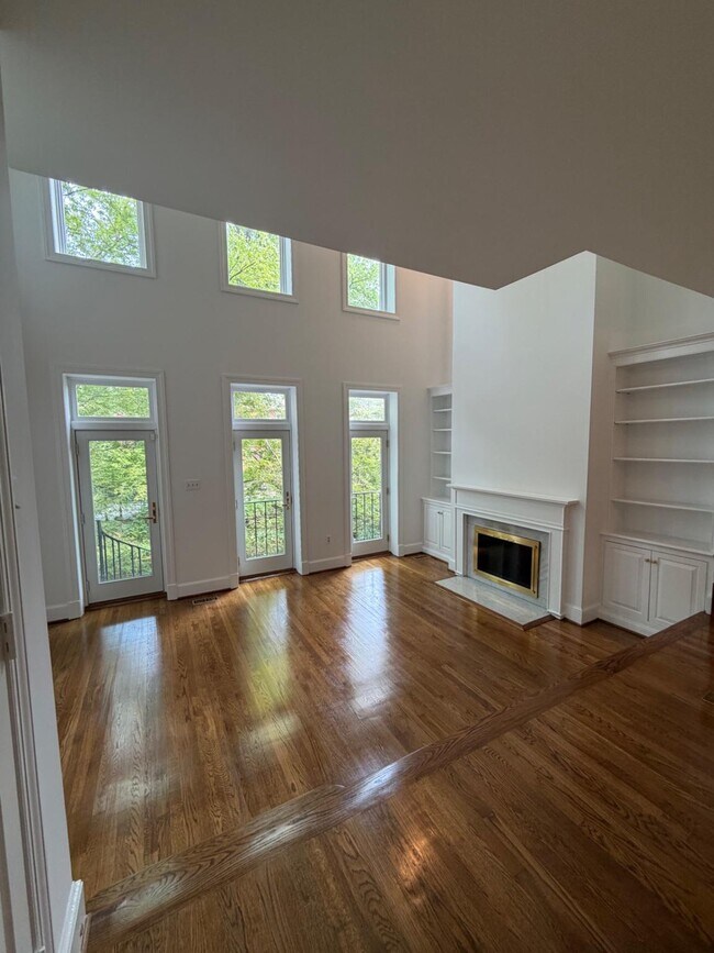 Photo - 3925 Georgetown Ct NW