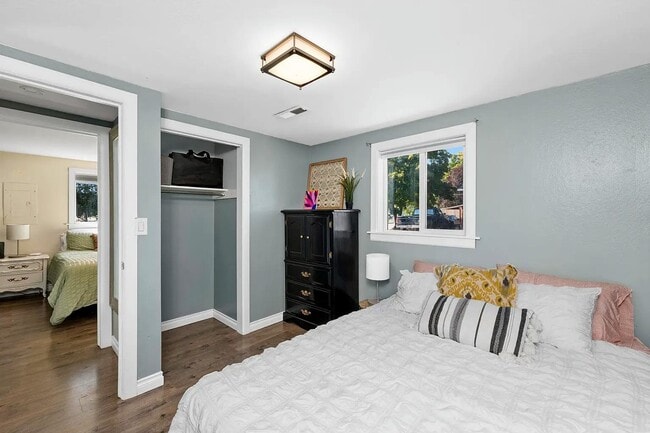 Photo - 1101 E Stiner Ave