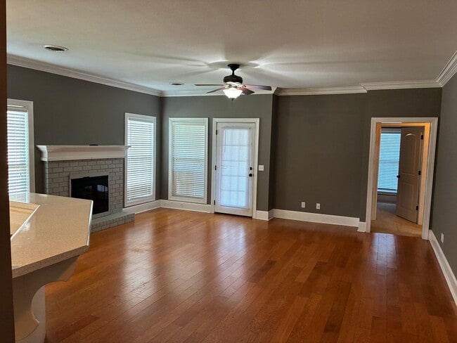 Photo - 233 Forest Glen Dr