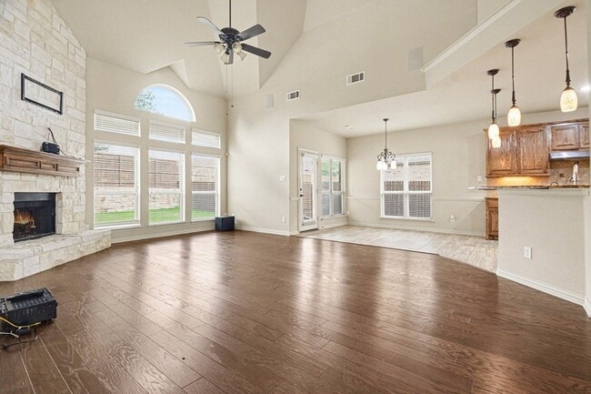 Photo - 708 Yarrow St