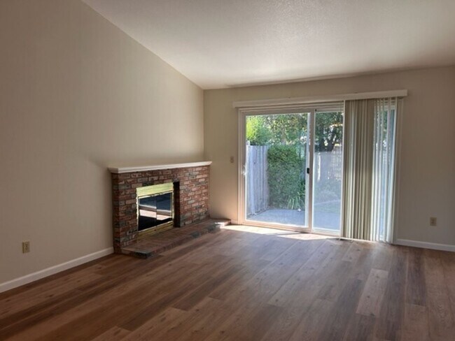 Photo - Two Level G Section Home!