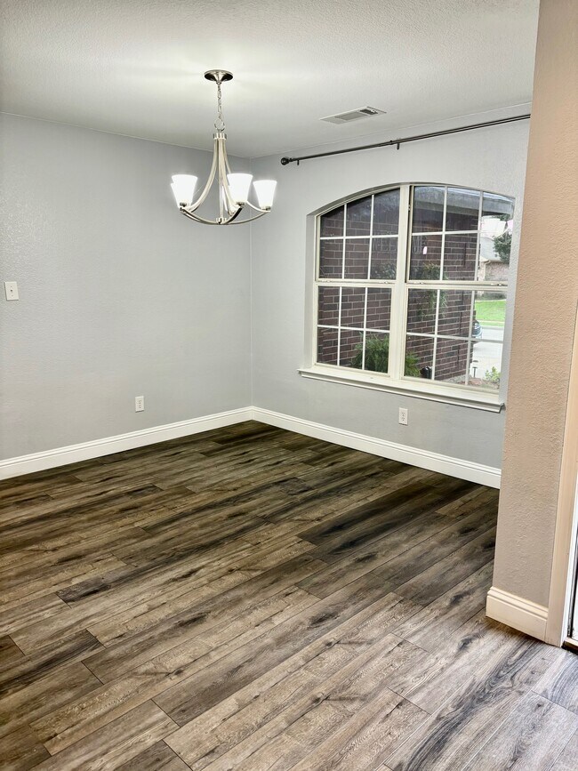 Photo - 137 Centennial Pl