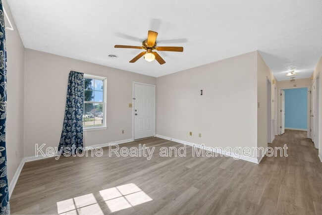 Photo - 405 Eddy St