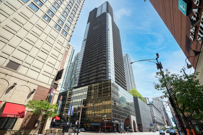 Building Photo - 10 E Ontario St Unit 3107 Rental