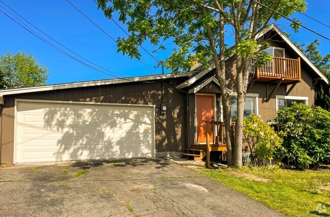 Building Photo - 3Bd/2Ba Shoreline House