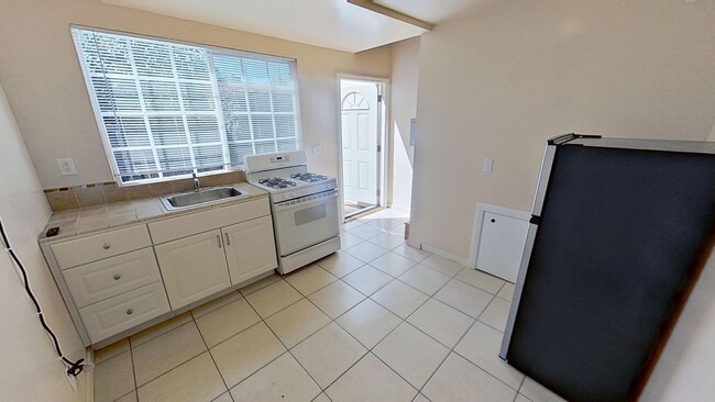 Photo - 1523-1527 Chapala St Unidad #1525B
