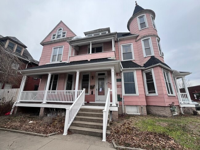 Building Photo - Sunbury Building Unit 1