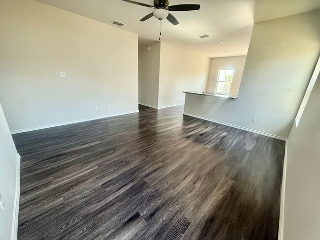 Photo - 110 S Rainbow Dr