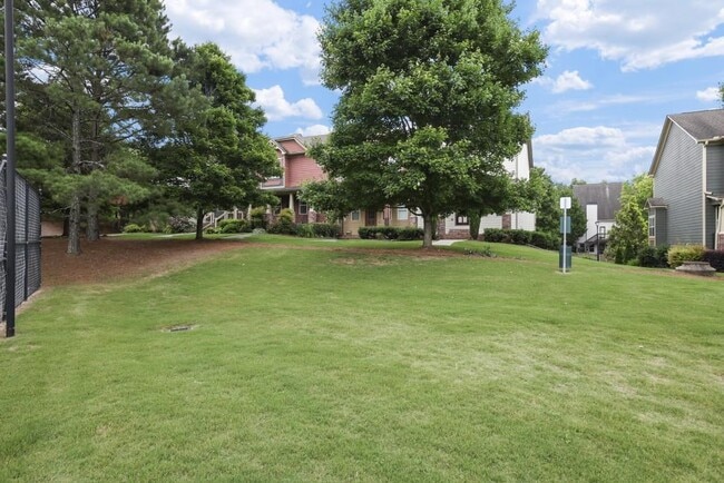 Photo - 423 Royal Cres Ln E