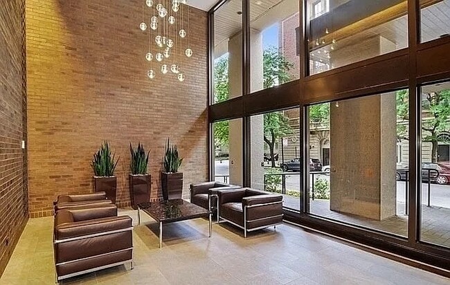 Lobby - 2650 N Lakeview Ave Unit 3105