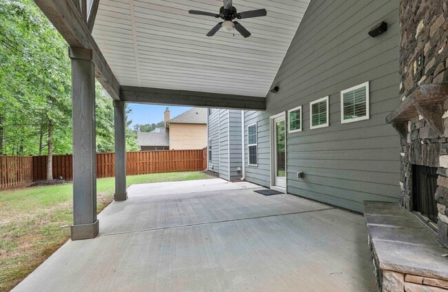 Photo - "Spacious 5-Bed Family Retreat with Movie Room & Cozy Patio Fireplace in Sharpsburg!"