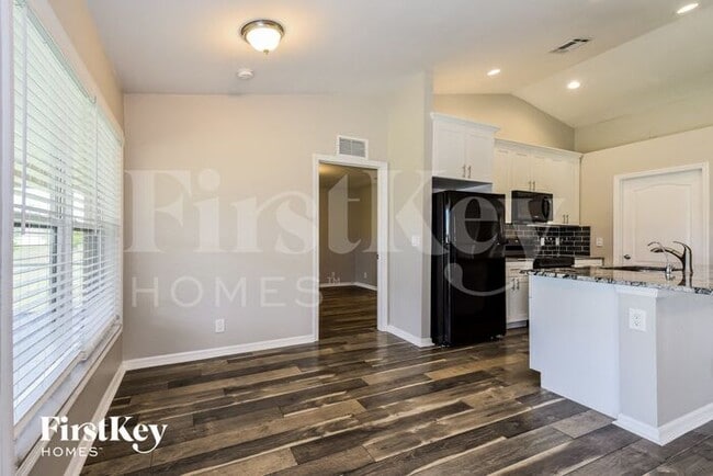 Photo - 2744 NE 5th Ave