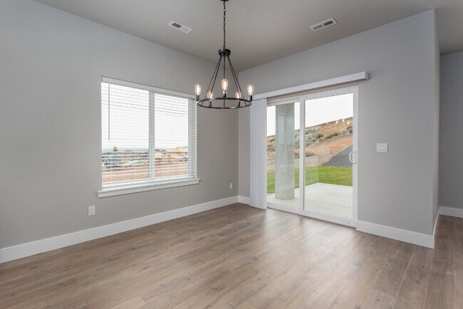 Photo - 1094 Chinook Dr