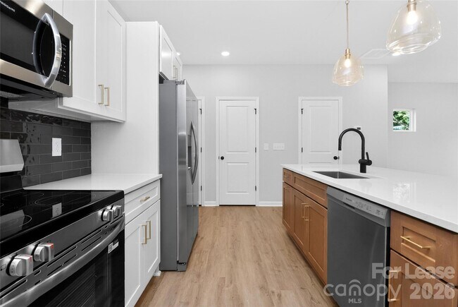 Photo - 333 N Hoskins Rd