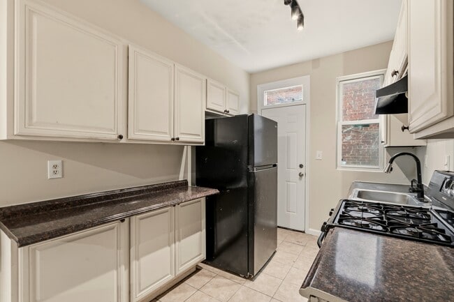 Photo - 708 Columbia Rd NW