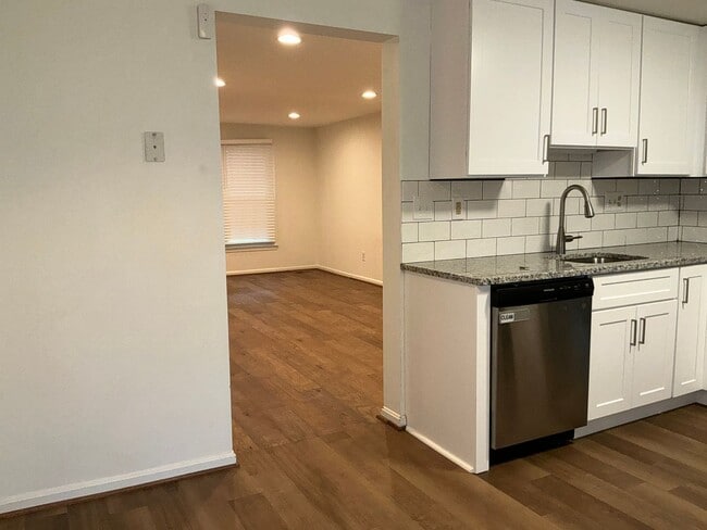Photo - Gorgeous 2BR 2BA 3 level town home fully updated and located in Essex Place