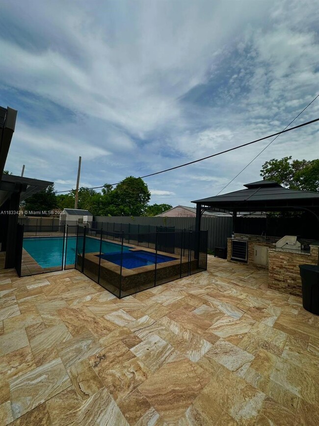 Building Photo - 1430 NW 183rd St Rental