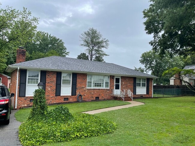 Building Photo - Adorable 3 bdrm/1.5 bath House Conveniently Located in Mechanicsville Near Cold Harbor!