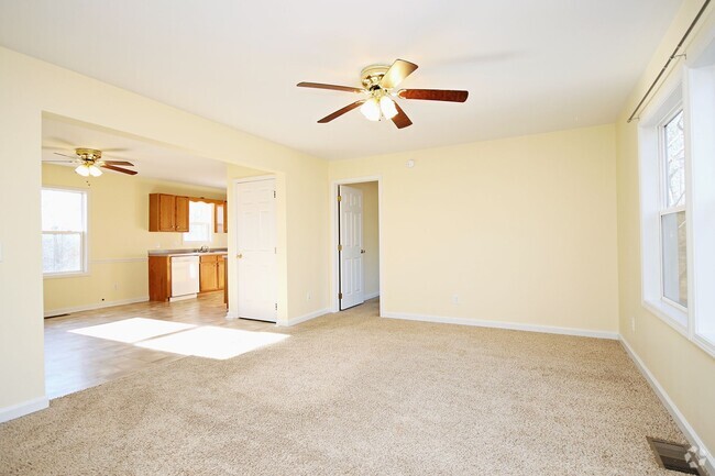Building Photo - Pet-Friendly N.Albemarle Home on Over 2.5 ...