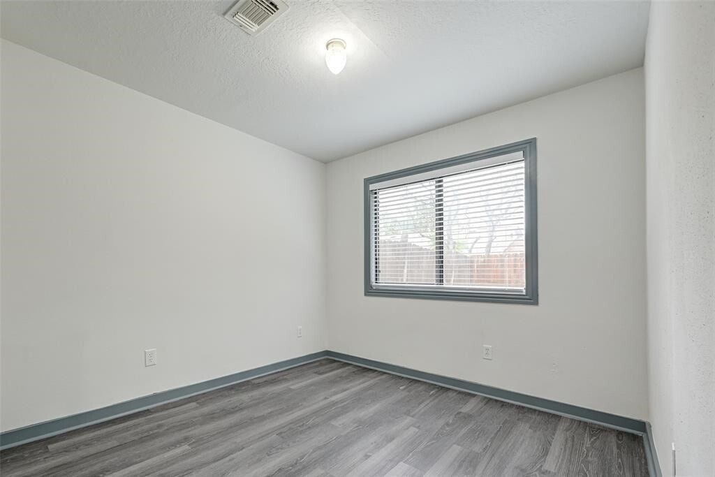 Photo - 940 Somercotes Ln