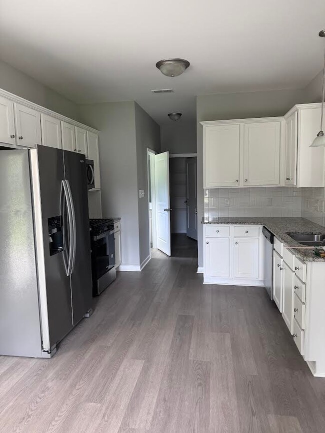 Photo - 136 Tang Cir