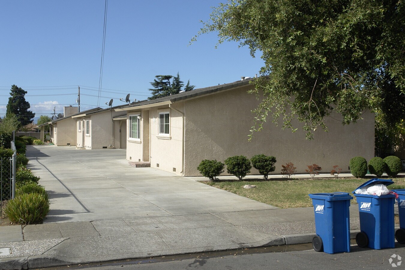 Photo - 33443-33447 9th St Apartments