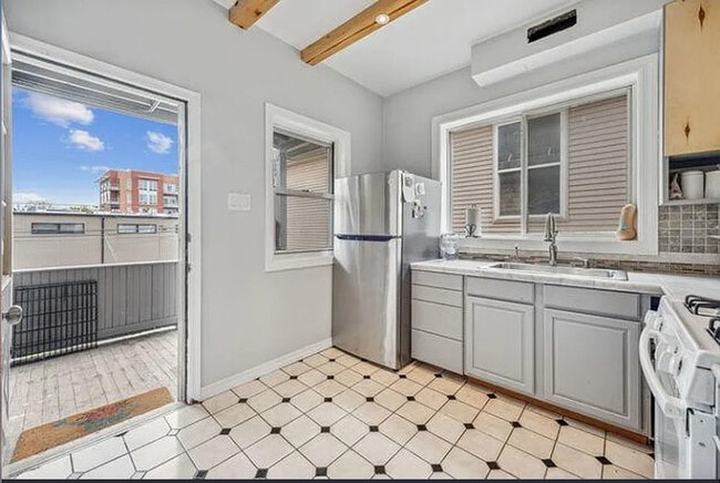 Photo - 4833 N Ashland Ave Unidad 2