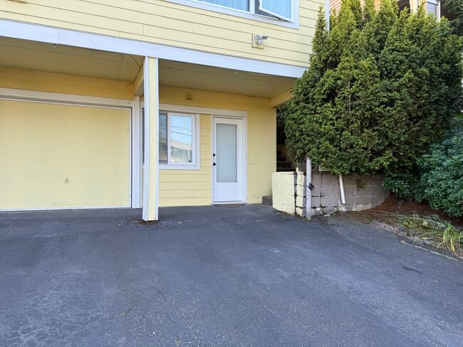 Building Photo - 714 1st St S Unit D Rental