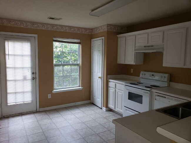 Photo - Single Family Home with Fireplace in McDonough - Built 2004