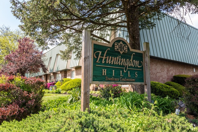 Sign - Huntingdon Hills Condominiums