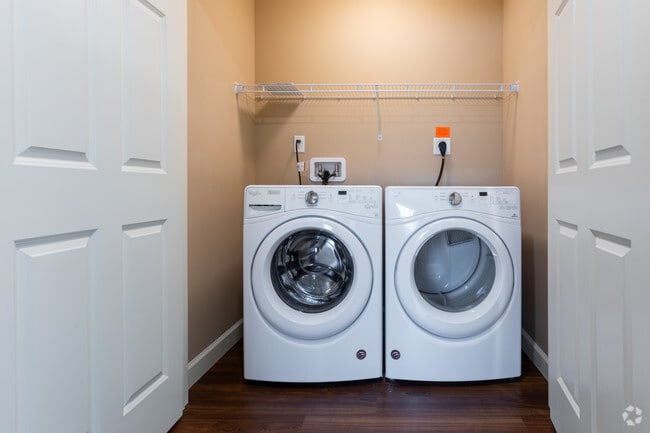 2BD, 1BA - 800 SF