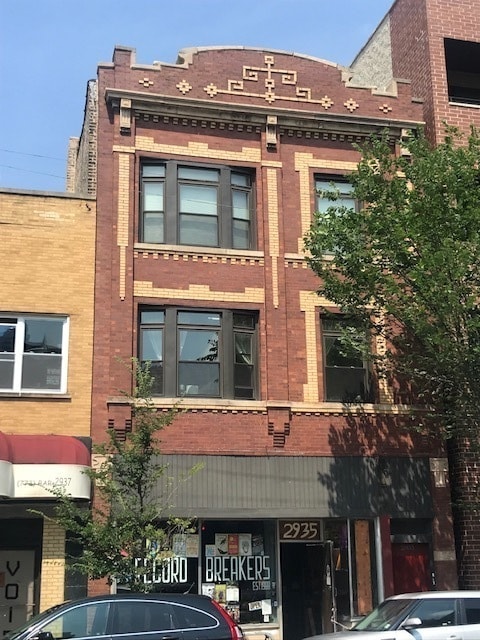 Building Photo - 2935 N Milwaukee Ave Unit 3