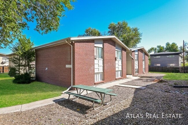 Building Photo - 3750 Owens St Unit C Rental