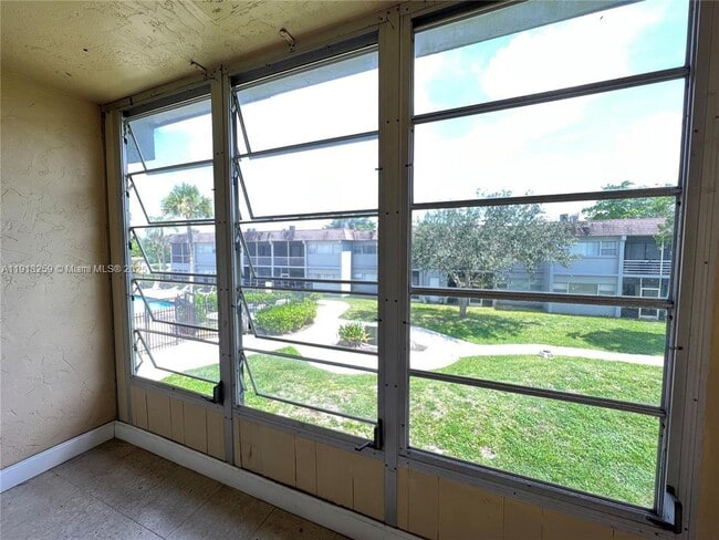 Photo - 7320 NW 85th Ct Unidad 205