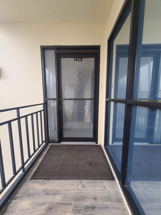 Photo - 17th St 6 Plex Unidad 1428 #2