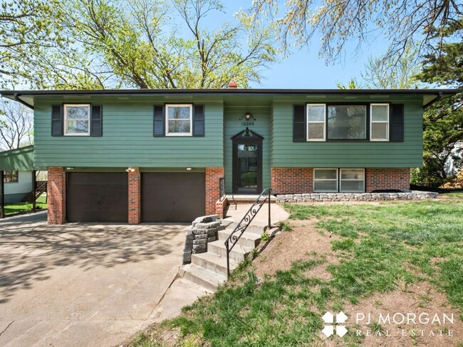 5 Bedroom, 3 Bathroom - Newly Updated - 5 Bedroom, 3 Bathroom - Newly Updated House
