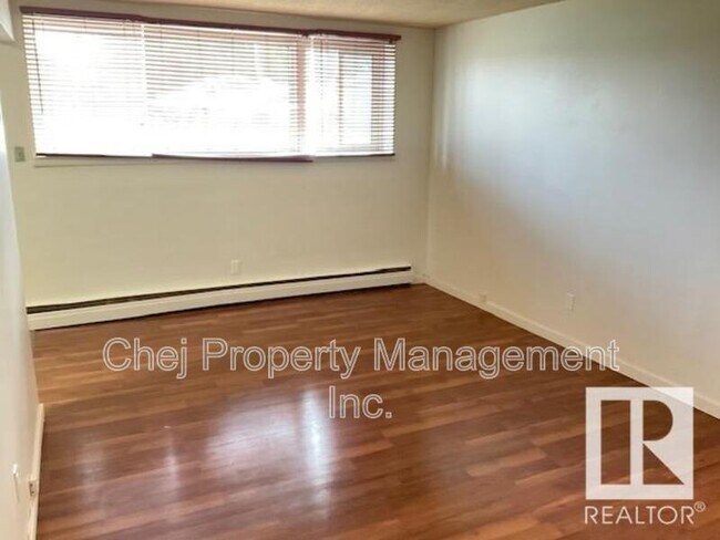 Photo - 6103-6198 98 Ave NW