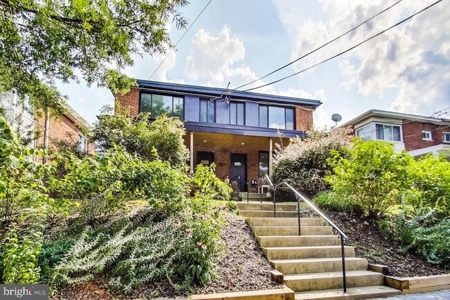 Photo - 213 Hawaii Ave NE