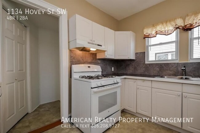 Photo - 1134 Hovey St SW