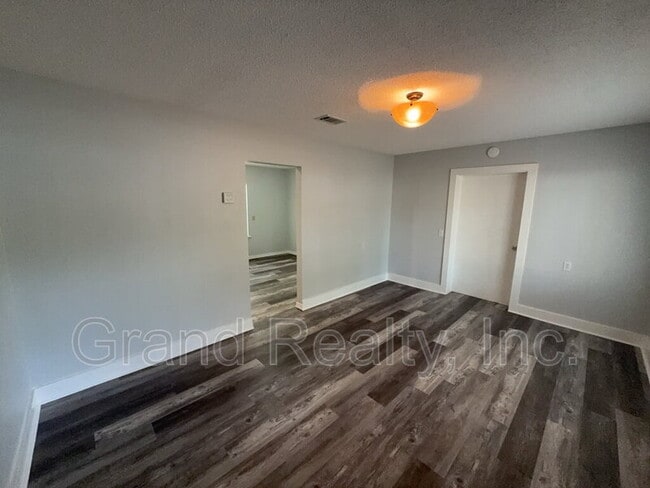 Photo - 3693 Scoggins St