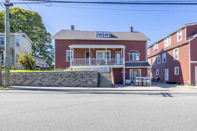 Photo - Spacious 3-Bedroom Duplex in Griswold Unit B