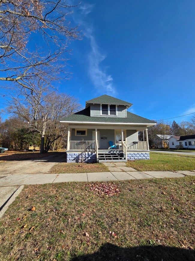 Building Photo - 1094 Williams St Unit 2