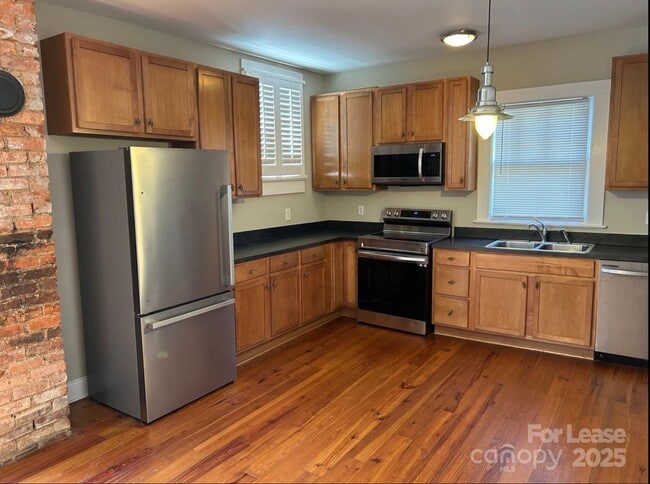 Photo - 305 N Ellis St