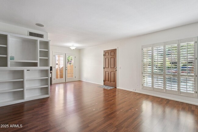 Photo - 10420 N 11th Pl