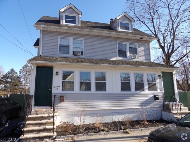 Building Photo - 13 Walnut St Rental