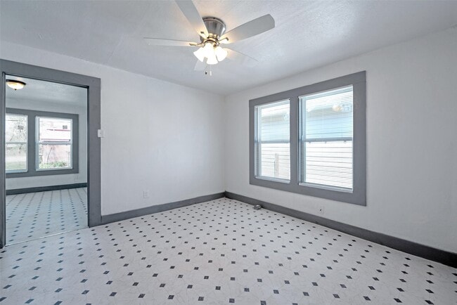 Photo - 2528 Campbell St