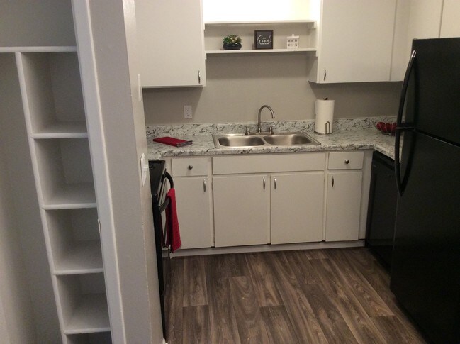 Photo - Yukon Heights Apartments