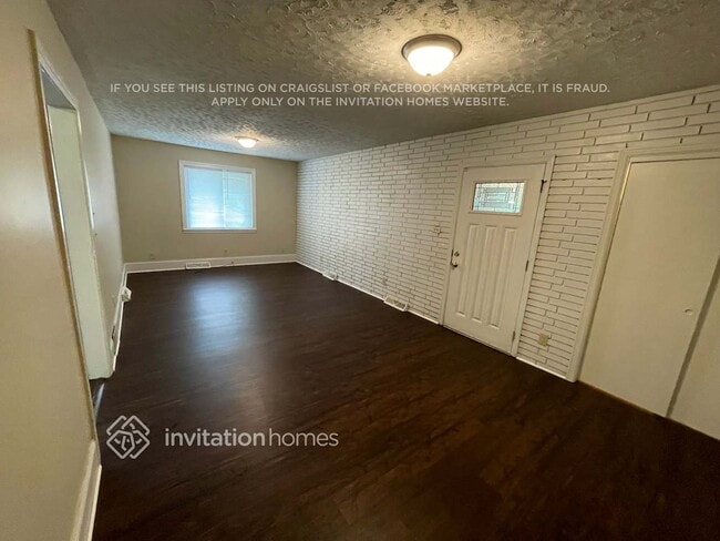 Photo - 208 N Milford Dr