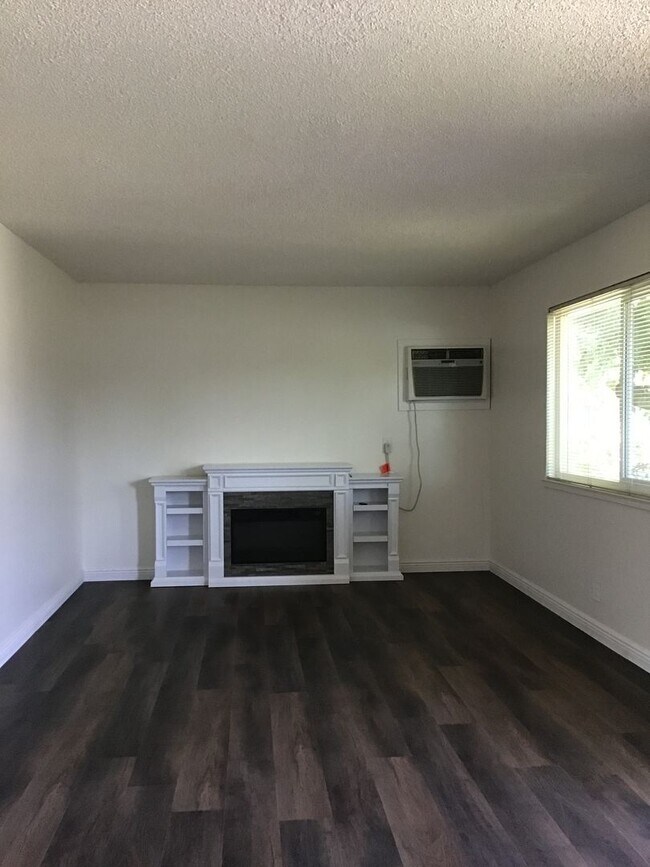 Photo - SB787-Trezza, Laura Unit 7884